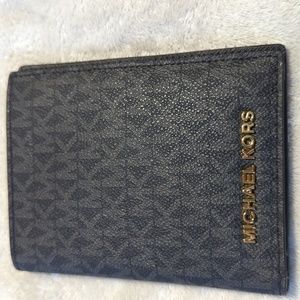 Michael kors jet set travel passport case